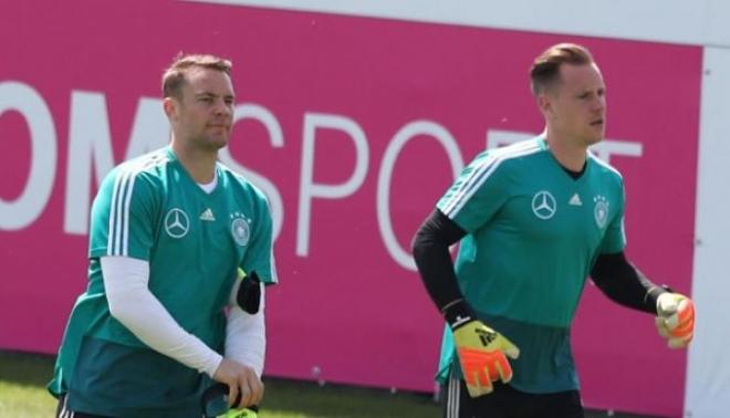 Ter Stegen y Neuer, durante un entrenamiento de Alemania.