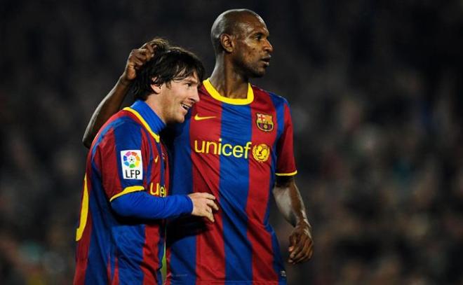 Messi y Abidal celebran un gol con el Barça.