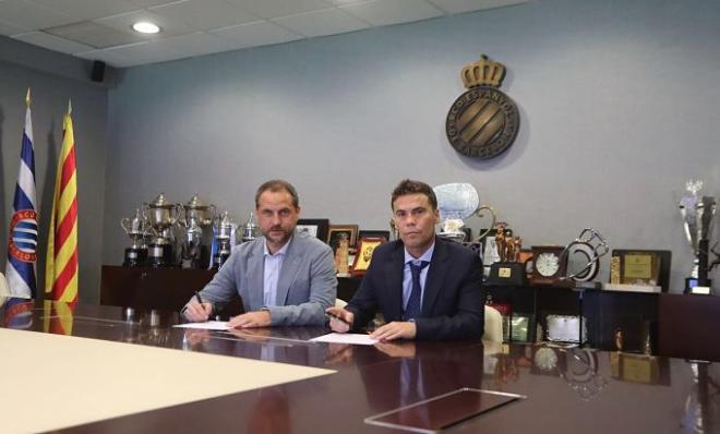Rubi y Perarnau, en la firma del contrato del técnico.