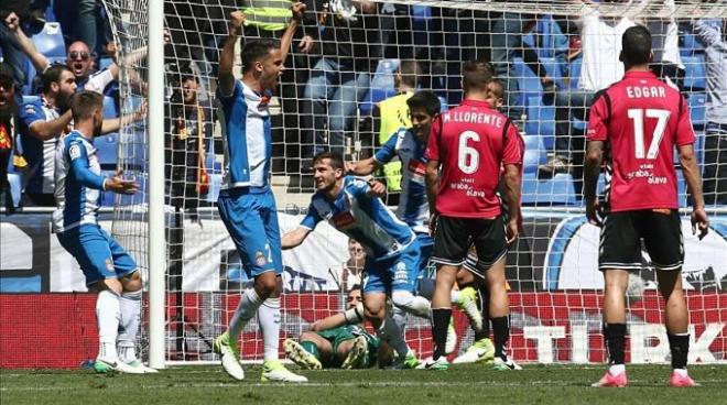 Piatti celebra un gol en la última visita del Alavés.