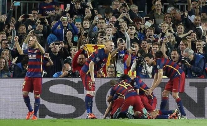 Los jugadores del Barça celebran el gol de la remontada.