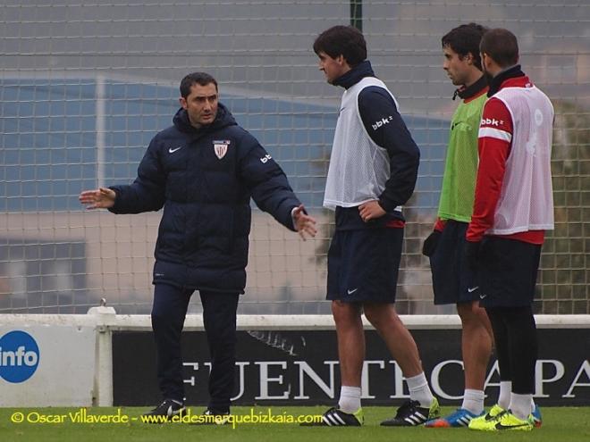 Valverde da instrucciones a San José en Lezama (Foto: EDB).