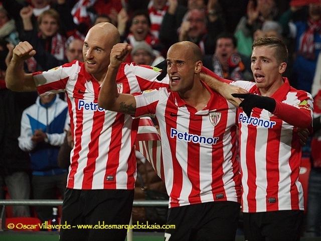 Toquero, Rico y Muniain celebran el gol del de la Txantrea que dio el triunfo al Athletic.