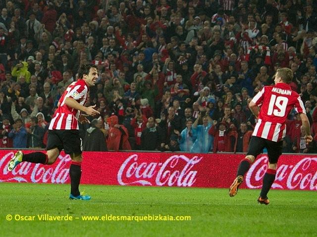 Beñat celebra el tercer gol del Athletic Club en el triunfo 3-2 ante el Celta de la temporada 13-14.