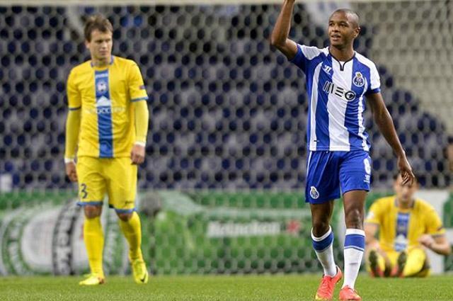 Brahimi marcó tres goles al BATE en el 6-0 de Dragao.