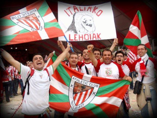 Los 'Leones Italianos' en Turín, con motivo del choque de Europa League ante el Torino FC en 2015.