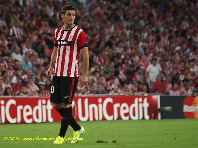 Aduriz vuelve a tener molestias en la pierna izquierda (Foto: EDB).