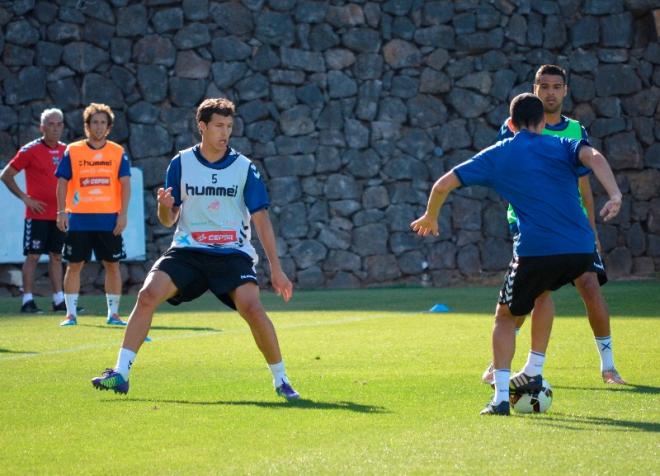 Albizua, en un entrenamiento con el Tenerife.