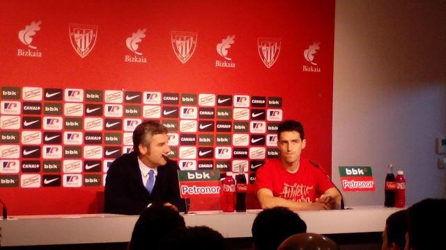 Andoni Iraola junto a Josu Urrutia.