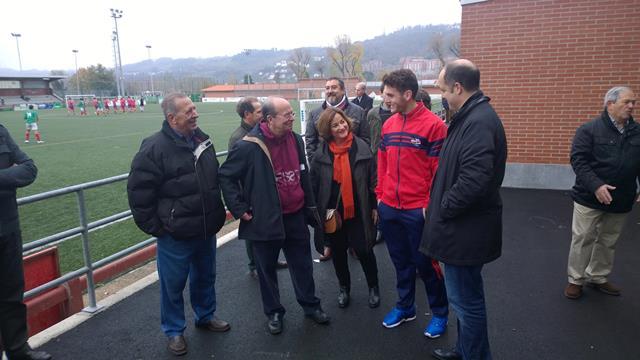 El alcalde Areso e Ibai departiendo en Mallona (FOTO: Ayuntamiento  Bilbao).