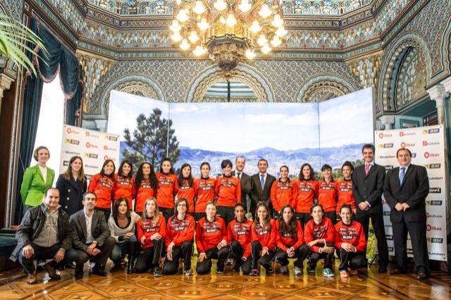 El BM Bilbao-Santutxu se ha presentado en el ayuntamiento de Bilbao.