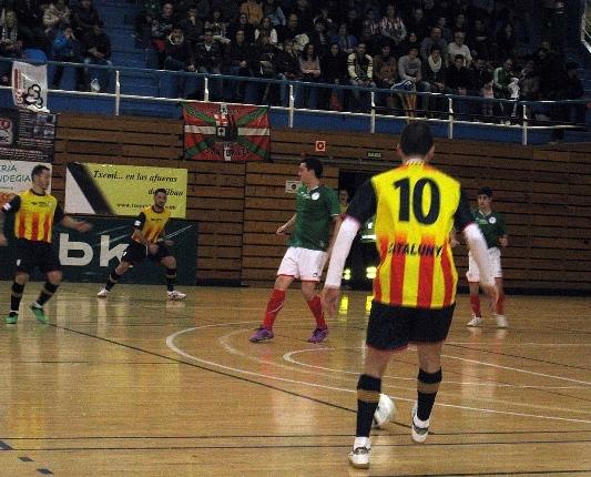 El Polideportivo de Santurtzi acogió el choque.