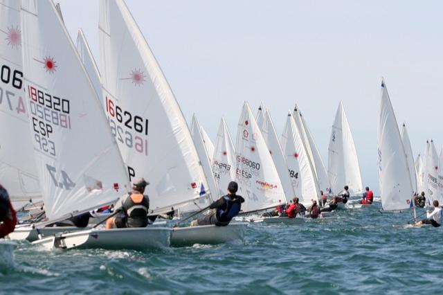 Medio centenar de barcos han regateado en El Abra (Foto: RCMA-RSC).