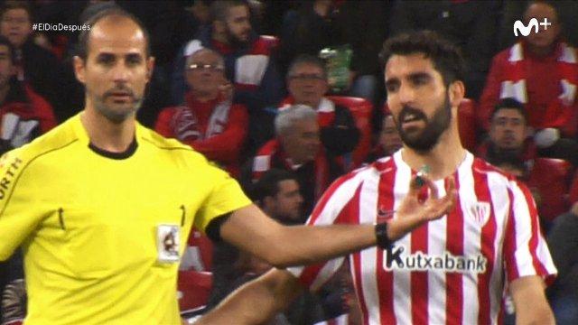 Raúl García protesta a Álvarez Izquierdo.