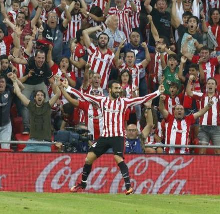 Balenziaga celebra su primer gol con el Athletic, ante el Sevilla hace dos temporadas.