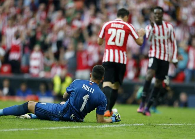 Aduriz celebra un gol en la última victoria rojiblanca en el derbi.