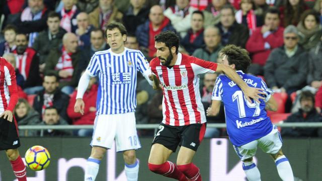 Raúl García ha marcado para el Athletic los últimos goles de los derbis.