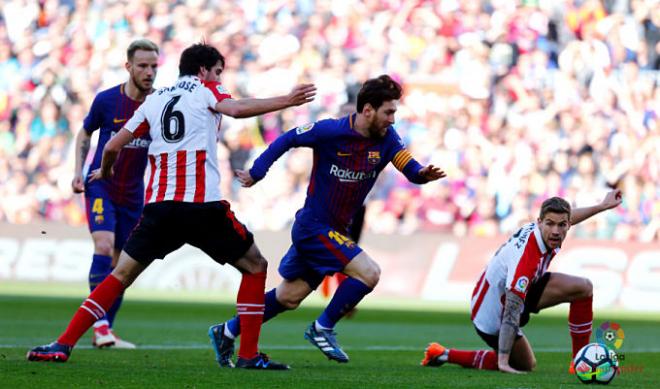 Messi controla el esférico (Foto: LaLiga).