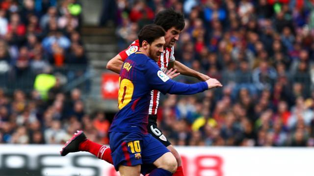San José pugna con Messi en la última visita al Camp Nou.