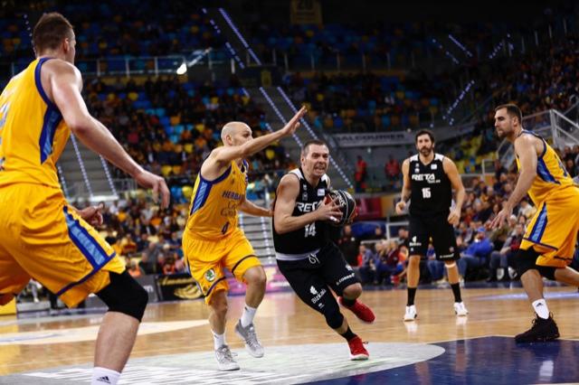 Salgado y Mumbrú jugaron el último duelo entre Bilbao Basket e Iberostar Tenerife hace dos temporadas.