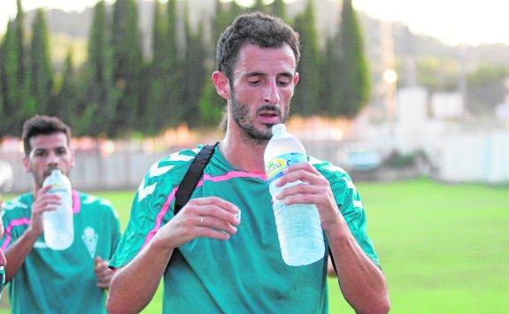 Azkorra, en un entrenamiento con el Murcia (Foto: www.laverdad.es).