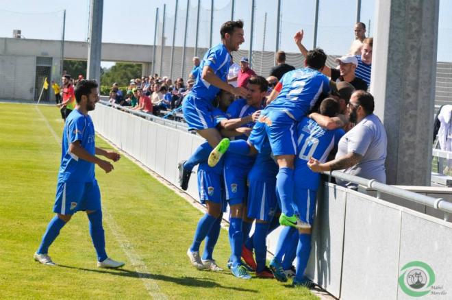 Los jugadores del Xerez, eufóricos en El Rosal (Fotos: Mabel Morcillo).