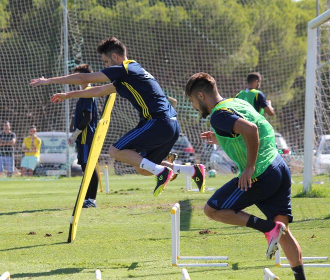 Rubén Cruz, saltando en el entreno (Foto: N.L.).