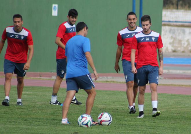José Mari, a la derecha, entrenando con el San Fernando (Foto: www.deportedelaisla.com).