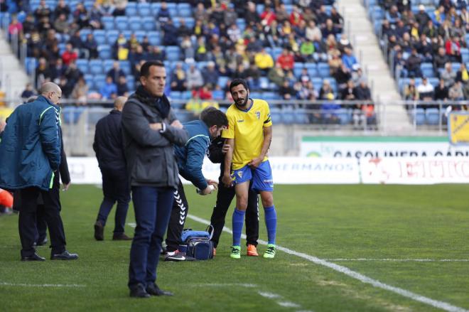 Güiza, en la banda tras lesionarse.