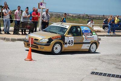 Uno de los coches participantes en el Slalom