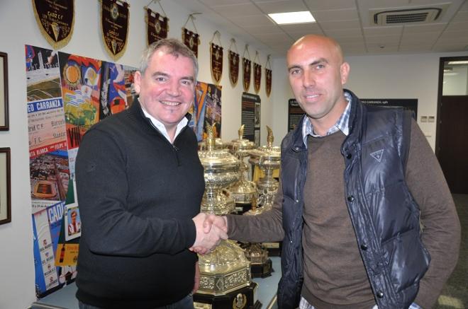 Vizcaíno, junto a Raúl López (Foto: Cádiz CF).