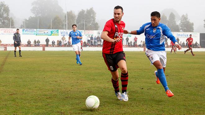 El jugador xerecista en un choque liguero. (Foto: Xerezclubdeportivo.es).