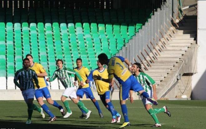 Uno de los últimos partidos de los gaditanos en Sevilla. (Foto: Betisweb.com).