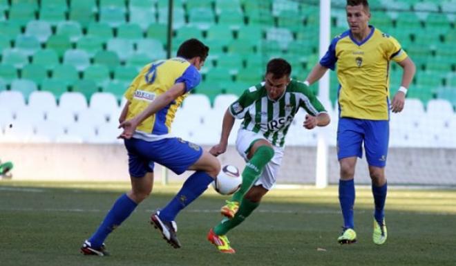 Betis B y Cádiz protagonizan un duelo en la zona alta de la tabla.