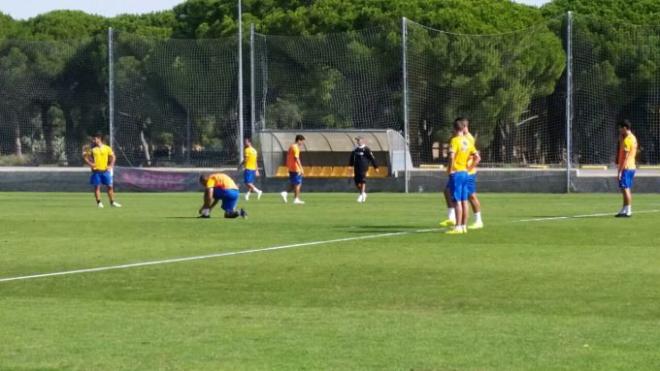 El Cádiz se entrenó en dos grupos en El Rosal.