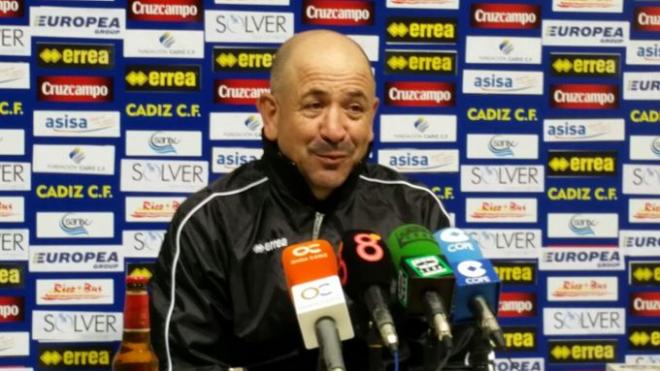 El técnico, en rueda de prensa.