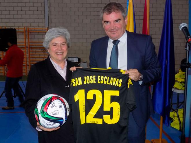 Manuel Vizcaíno, en el Colegio San José. (FOTO: Cádiz CF)