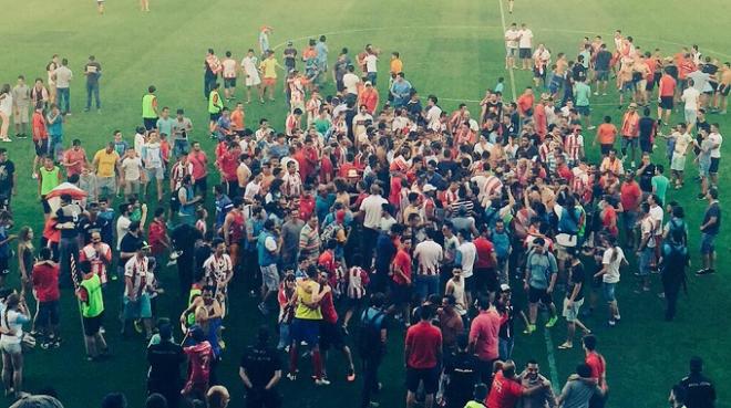 Los seguidores del Algeciras CF celebran el ascenso.