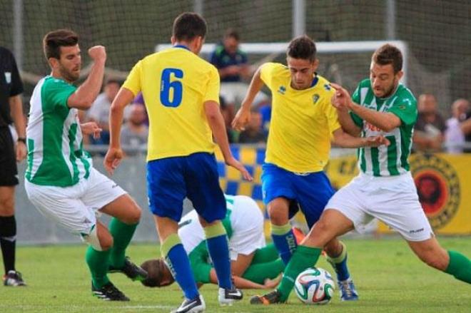 El filial amarillo cayó derrotado ante el Atlético Sanluqueño.