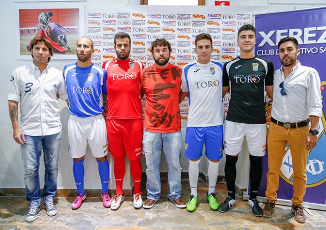 Presentación de las nuevas equipaciones del Xerez CD.