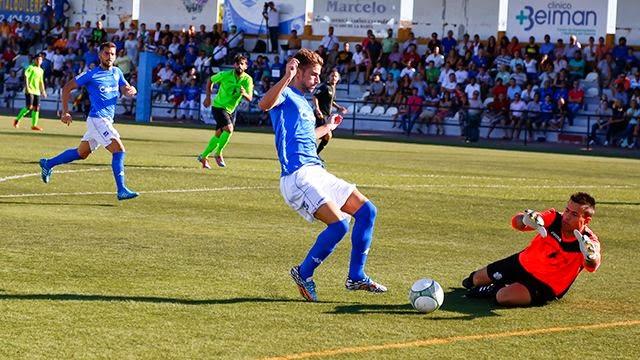 El jugador en un partido con el Xerez CD.