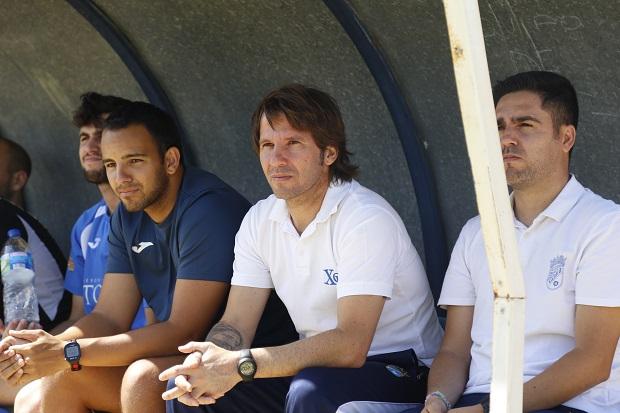 Mendoza, en el banquillo durante el partido.