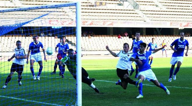 Fue el autor del primer gol de la historia del club.