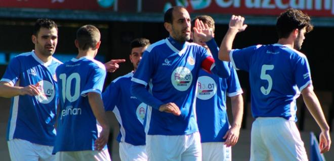 Los jugadores azulinos celebran uno de los goles. (FOTO: xerezdeportivofc.com)