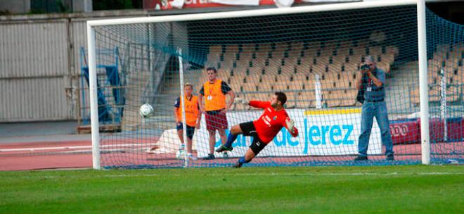 El primer gol xerecista fue obra de Guille de penalti.