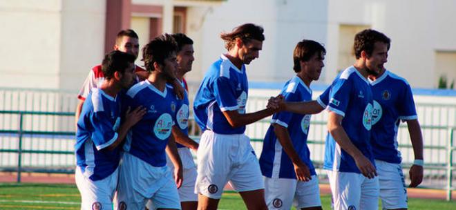 Los jugadores del Xerez DFC, en el campo del Torrecera.