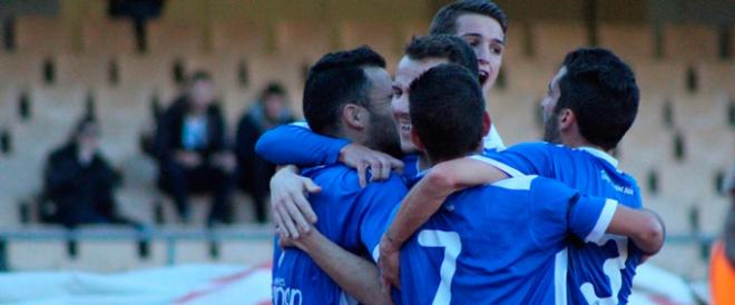 Los jugadores del Xerez DFC celebran uno de los goles. (FOTO: xerezdeportivofc.com)