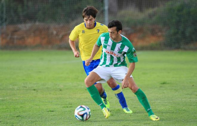 El futbolista en un partido con el Sanluqueño.