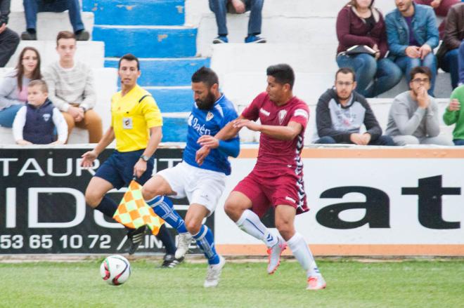 Pavez, en el partido contra el Linares.