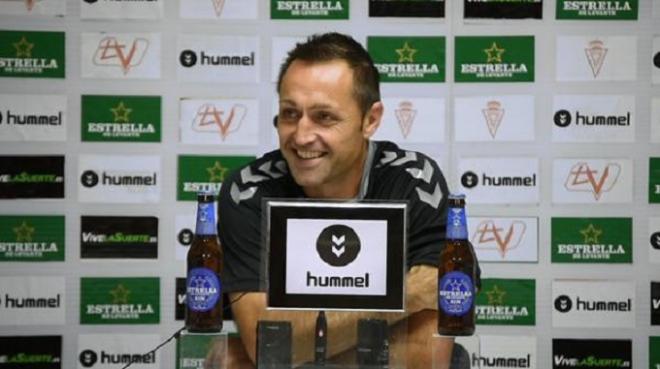 José Manuel Aira, en rueda de prensa. (FOTO: Real Murcia)